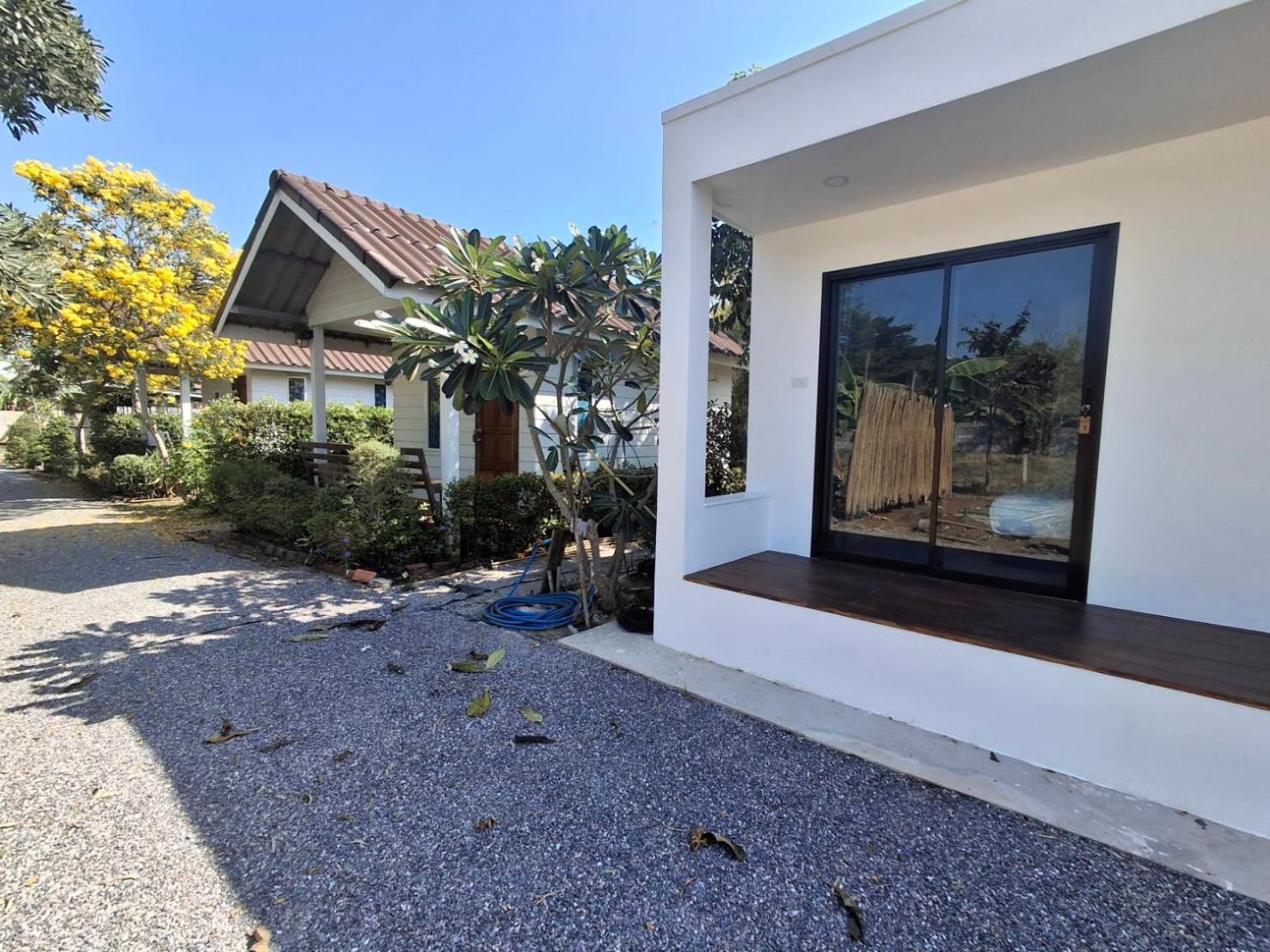 Homlomchomsuan หอมลมชมสวน Lägenhet Ban Mai  Exteriör bild