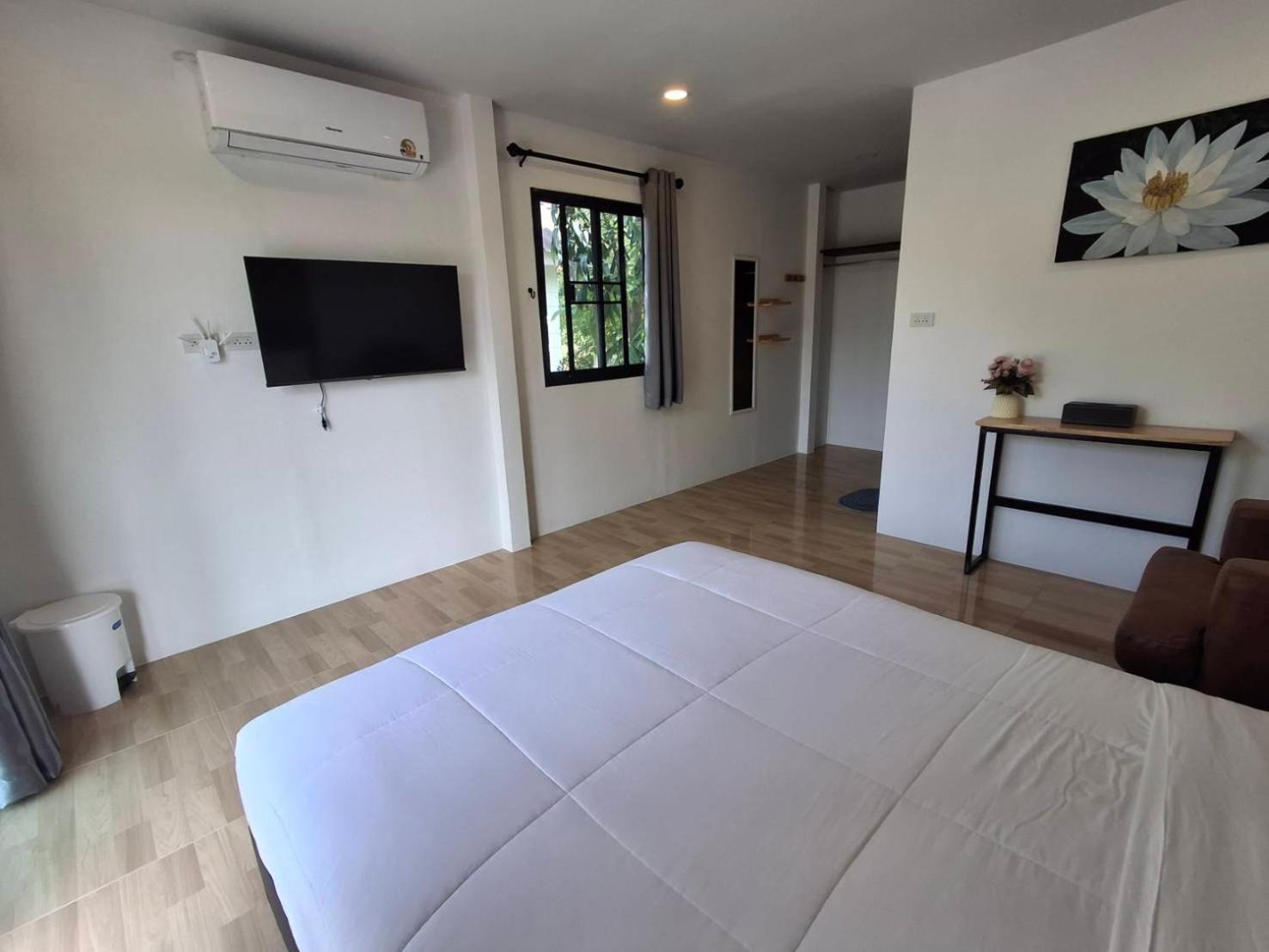 Homlomchomsuan หอมลมชมสวน Lägenhet Ban Mai  Rum bild